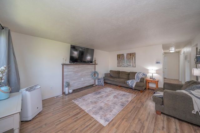 1328 Joseph Ave, Spokane, WA 99208