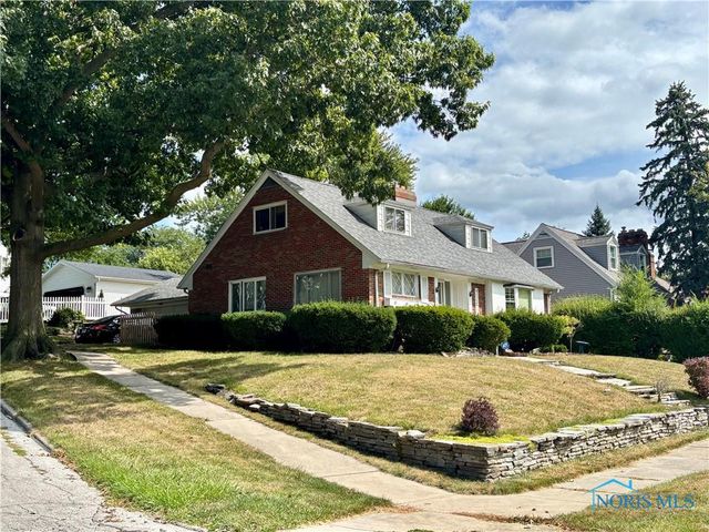 2455 Eastmoreland Drive, Oregon, OH 43616