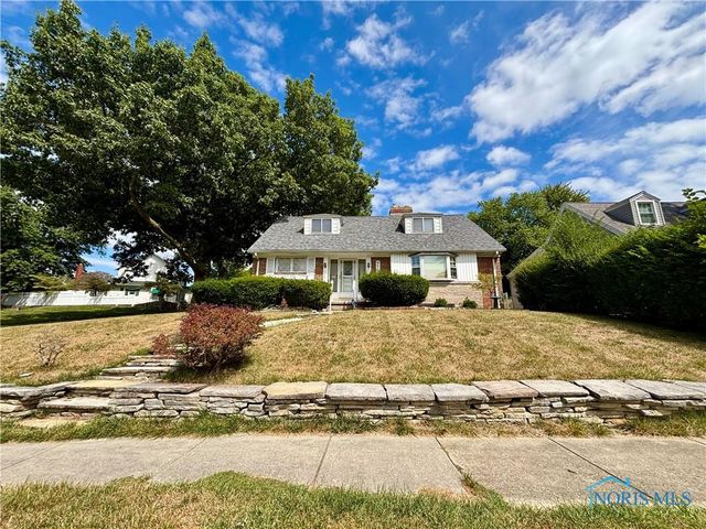 2455 Eastmoreland Drive, Oregon, OH 43616