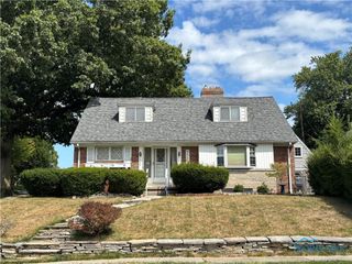 2455 Eastmoreland Drive, Oregon, OH 43616