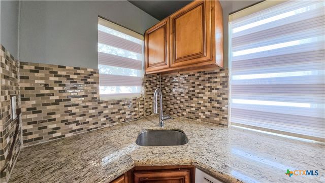 676 County Road 426, El Campo, TX 77437