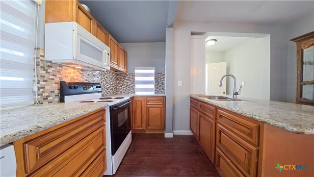 676 County Road 426, El Campo, TX 77437