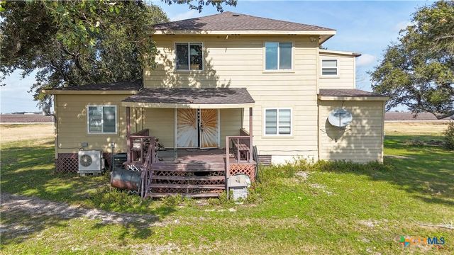 676 County Road 426, El Campo, TX 77437