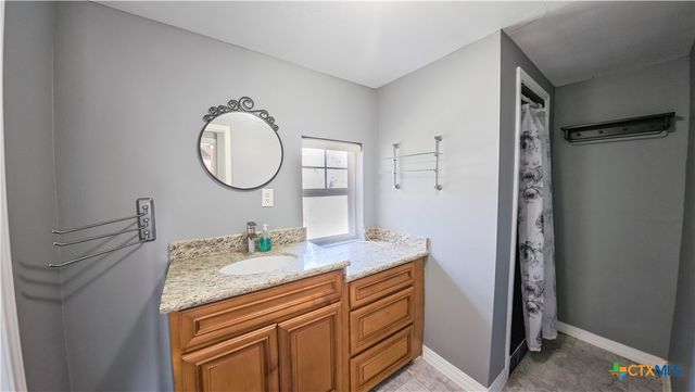 676 County Road 426, El Campo, TX 77437