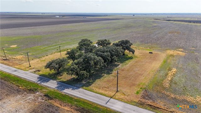 676 County Road 426, El Campo, TX 77437