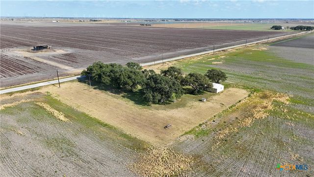 676 County Road 426, El Campo, TX 77437