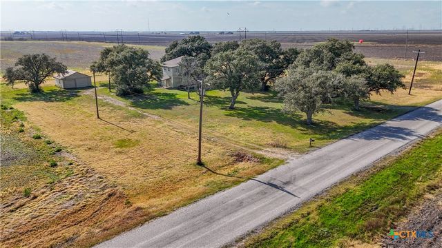 676 County Road 426, El Campo, TX 77437
