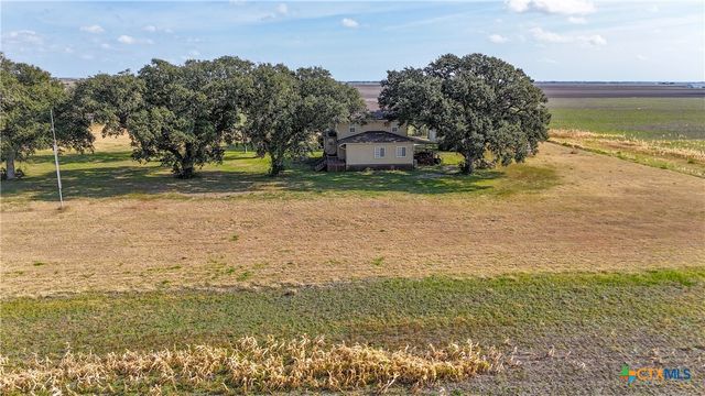 676 County Road 426, El Campo, TX 77437