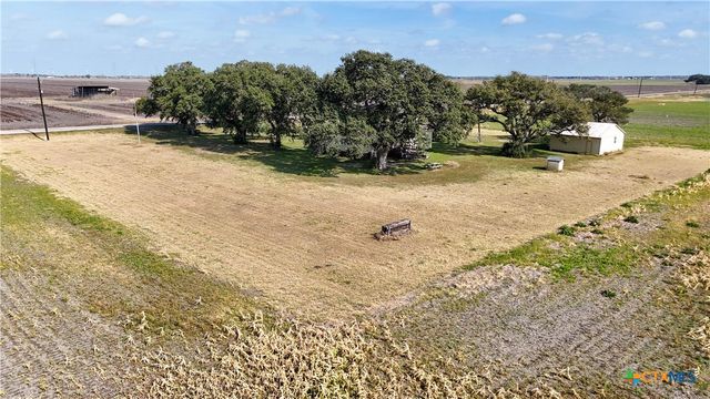 676 County Road 426, El Campo, TX 77437