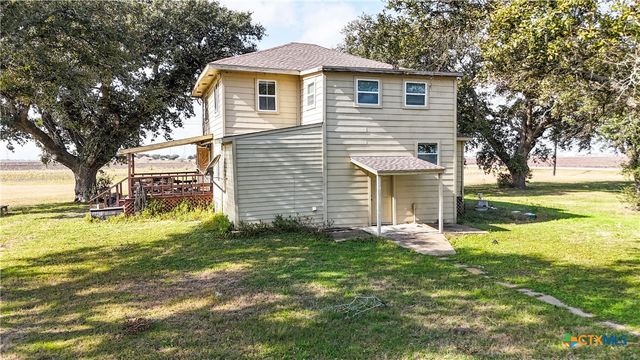 676 County Road 426, El Campo, TX 77437