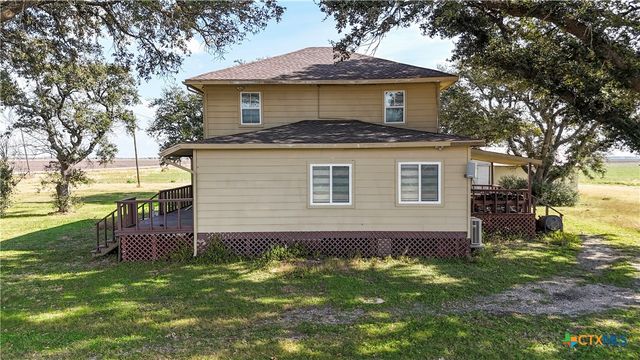676 County Road 426, El Campo, TX 77437