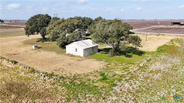 676 County Road 426, El Campo, TX 77437