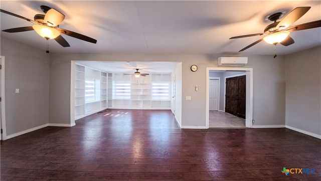 676 County Road 426, El Campo, TX 77437