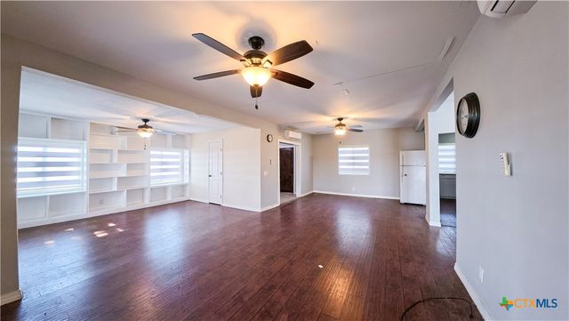 676 County Road 426, El Campo, TX 77437