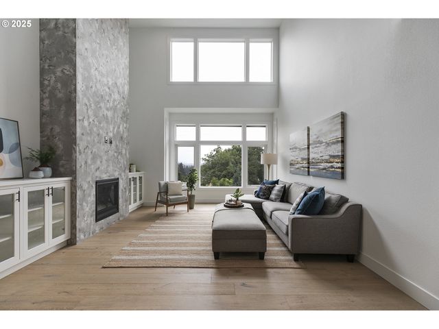 9375 Ne SACRAMENTO St, Portland, OR 97220