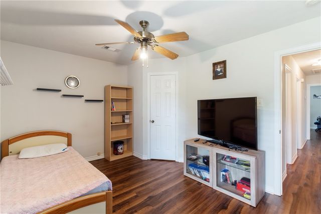 1202 Roanoke Court, College Station, TX 77845