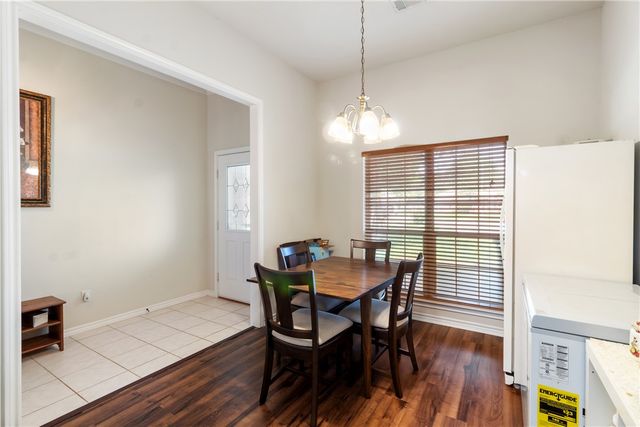 1202 Roanoke Court, College Station, TX 77845
