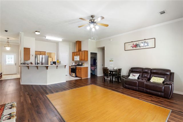 1202 Roanoke Court, College Station, TX 77845