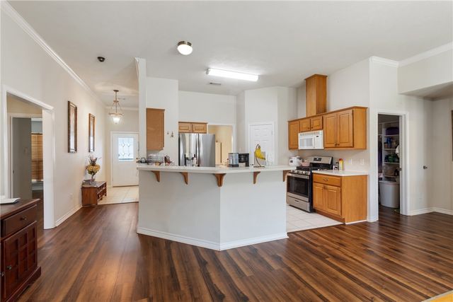 1202 Roanoke Court, College Station, TX 77845