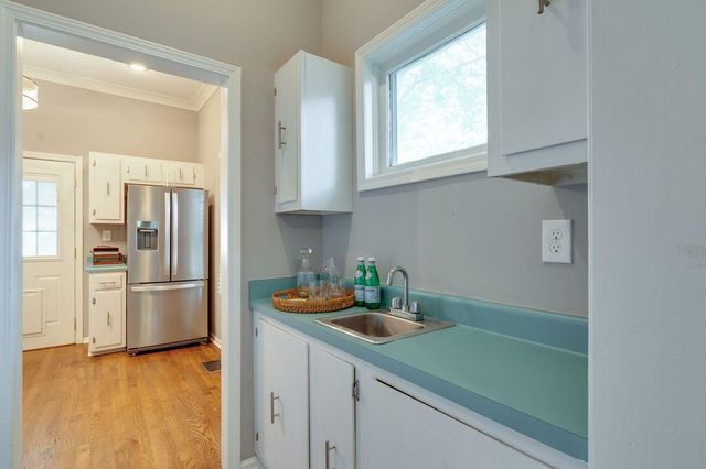 1932 CARR AVE, Memphis, TN 38104