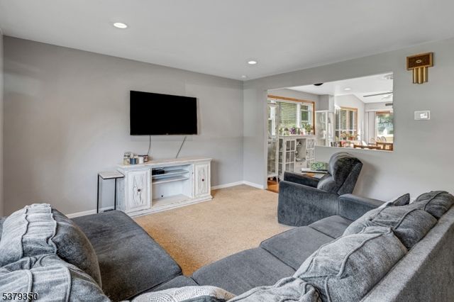 19 Indian Ln, Mount Olive Twp., NJ 07840