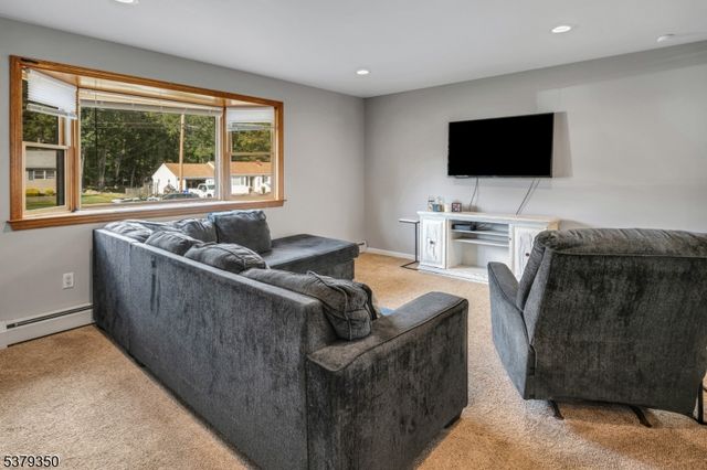 19 Indian Ln, Mount Olive Twp., NJ 07840