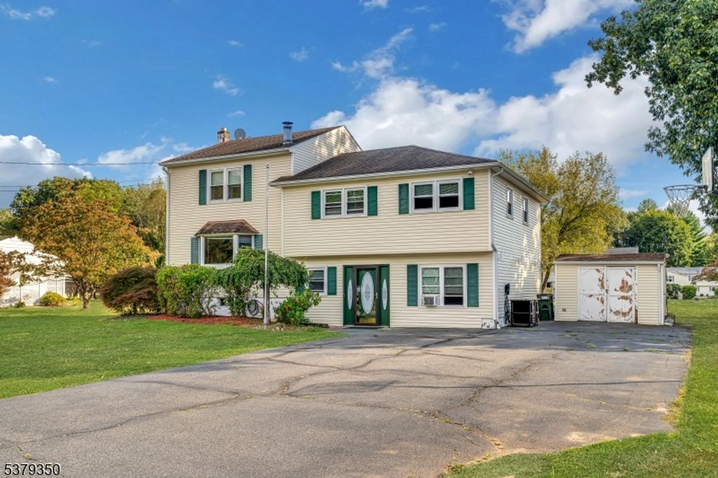 19 Indian Ln, Mount Olive Twp., NJ 07840