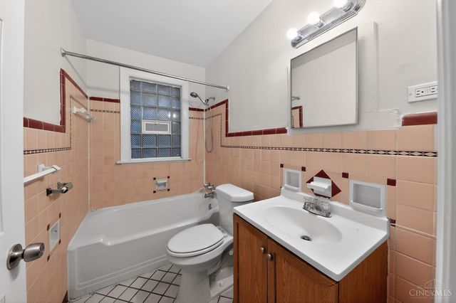 1166 Groesbeck Road, Cincinnati, OH 45224