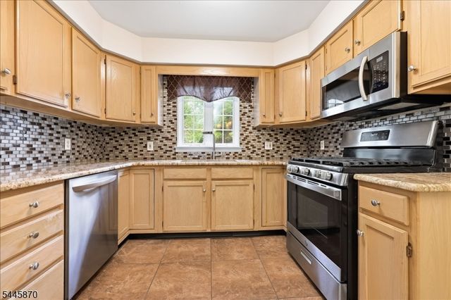 73 Castleton Rd, Montgomery Twp., NJ 08540
