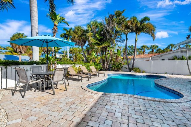 207 75TH STREET E, Bradenton Beach, FL 34217