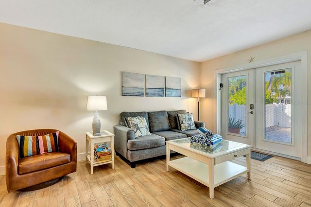 207 75TH STREET E, Bradenton Beach, FL 34217