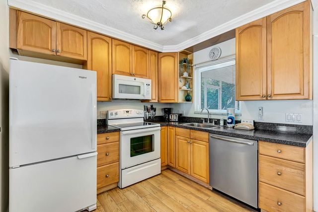 207 75TH STREET E, Bradenton Beach, FL 34217