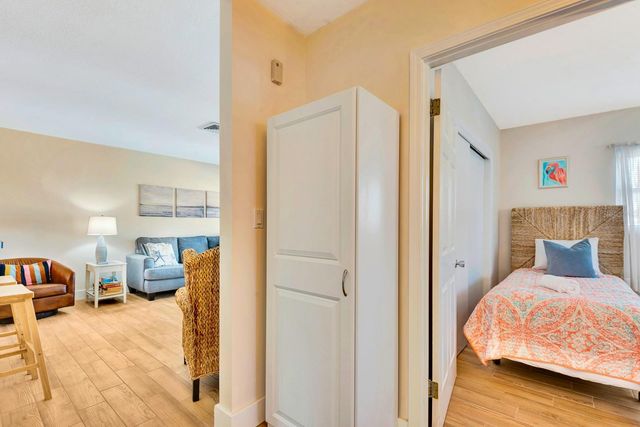 207 75TH STREET E, Bradenton Beach, FL 34217