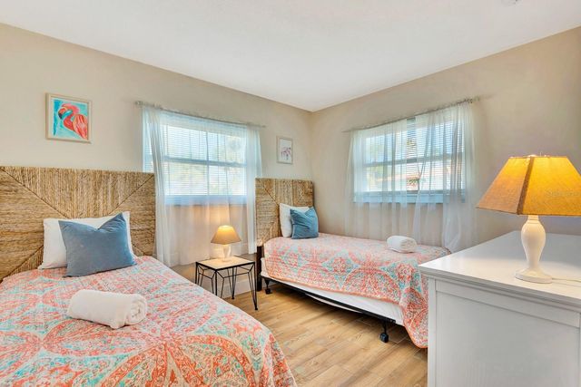 207 75TH STREET E, Bradenton Beach, FL 34217