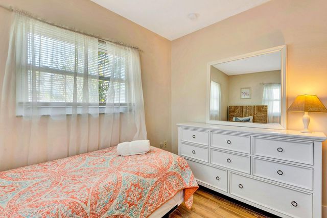 207 75TH STREET E, Bradenton Beach, FL 34217