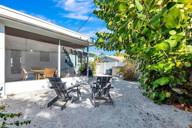 207 75TH STREET E, Bradenton Beach, FL 34217