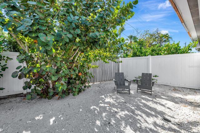 207 75TH STREET E, Bradenton Beach, FL 34217