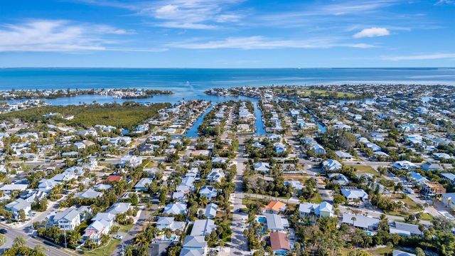 207 75TH STREET E, Bradenton Beach, FL 34217