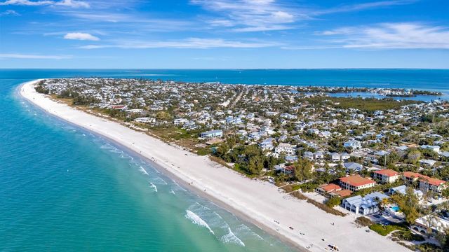 207 75TH STREET E, Bradenton Beach, FL 34217