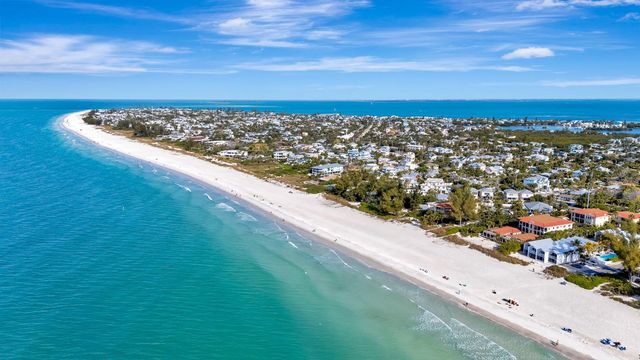 207 75TH STREET E, Bradenton Beach, FL 34217