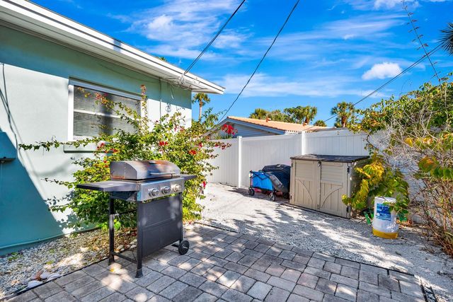 207 75TH STREET E, Bradenton Beach, FL 34217