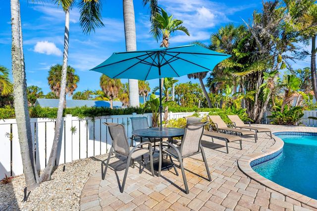 207 75TH STREET E, Bradenton Beach, FL 34217