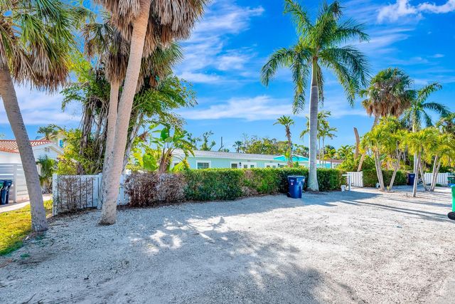 207 75TH STREET E, Bradenton Beach, FL 34217