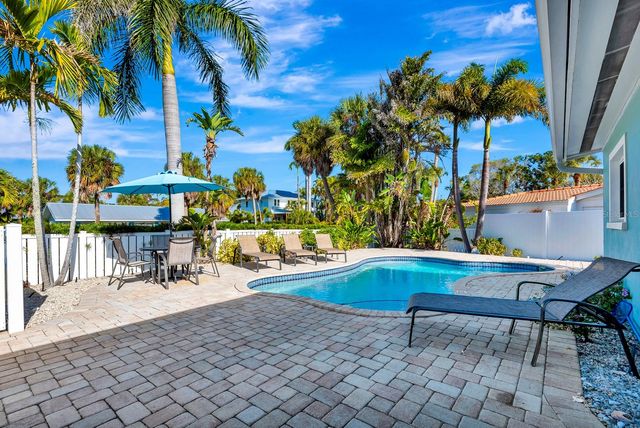 207 75TH STREET E, Bradenton Beach, FL 34217