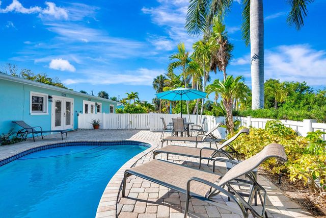 207 75TH STREET E, Bradenton Beach, FL 34217