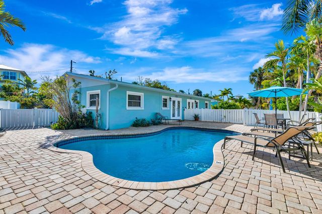 207 75TH STREET E, Bradenton Beach, FL 34217