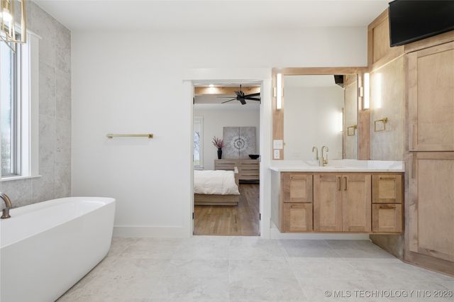 9705 E 116th Place S, Bixby, OK 74008