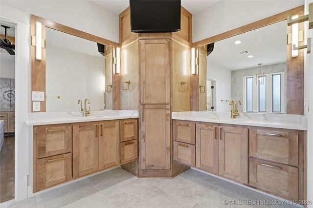 9705 E 116th Place S, Bixby, OK 74008