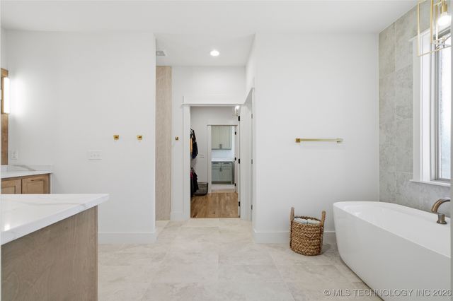 9705 E 116th Place S, Bixby, OK 74008