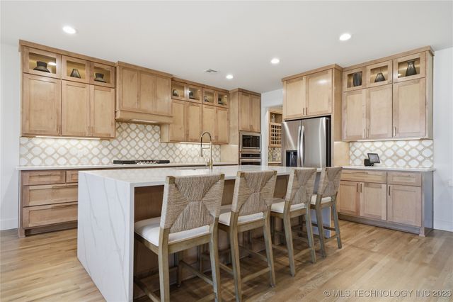 9705 E 116th Place S, Bixby, OK 74008